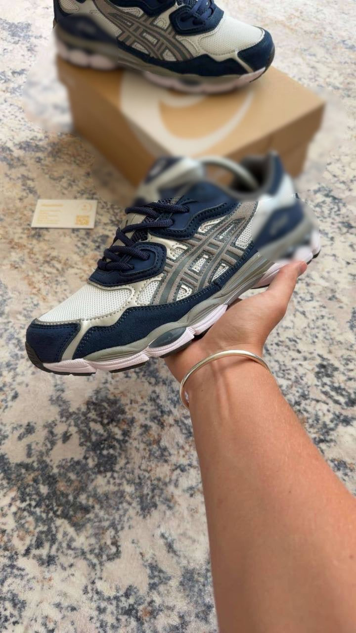 Gel NYCs Navy Size 10