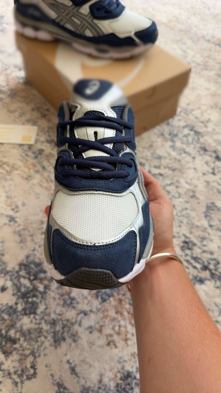 Gel NYCs Navy Size 10